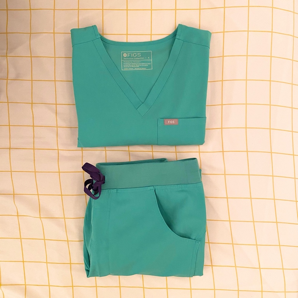 NWOT Surgical Green Figs Set - S Catarina top and SP Kade bottoms